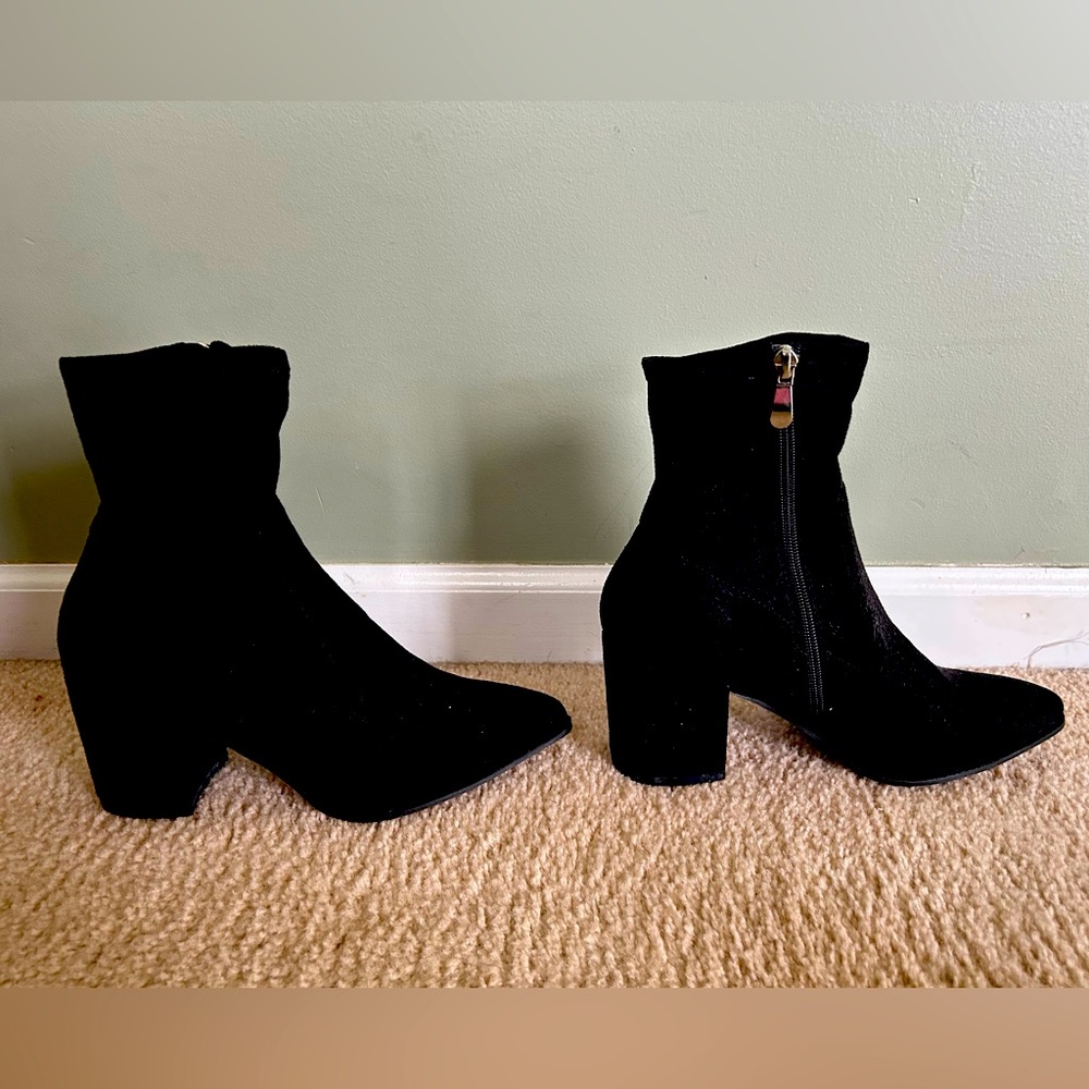 Never worn suade Lulus sock booties